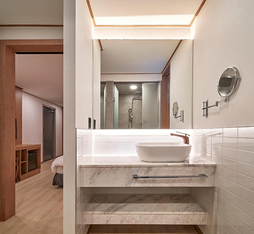 Monday Cracker Hongdae Hotel Seoul Ngoại thất bức ảnh
