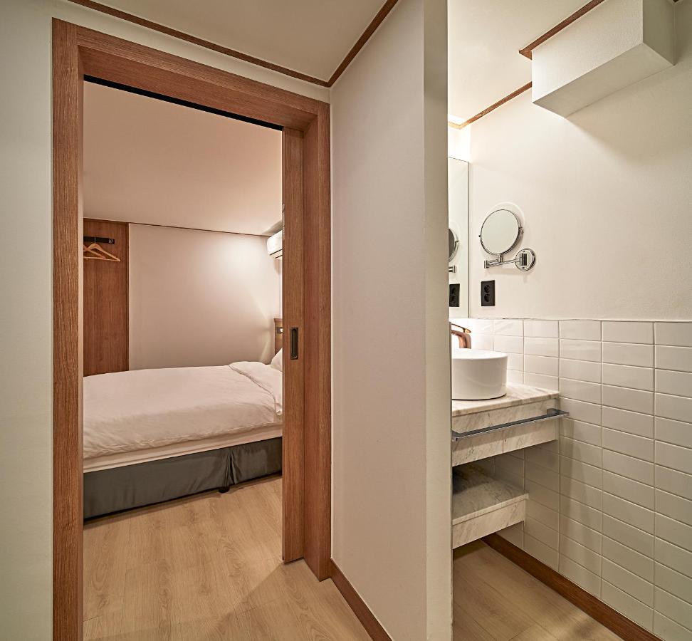 Monday Cracker Hongdae Hotel Seoul Ngoại thất bức ảnh